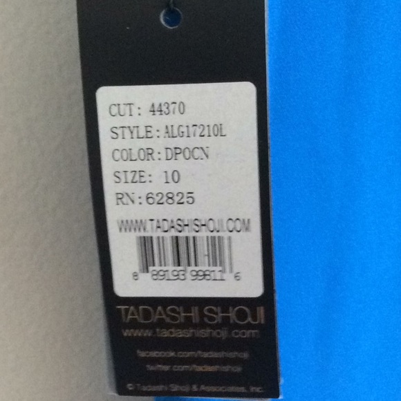 Dress - Picture 7 of 7